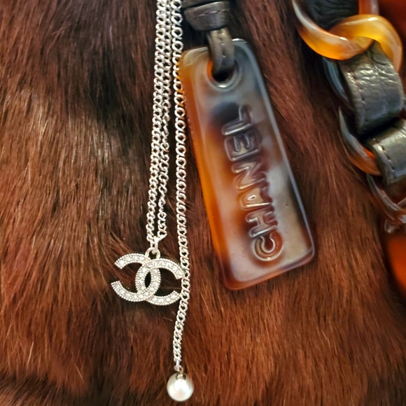 CHANEL Fur Purse - Picture 5 of 11